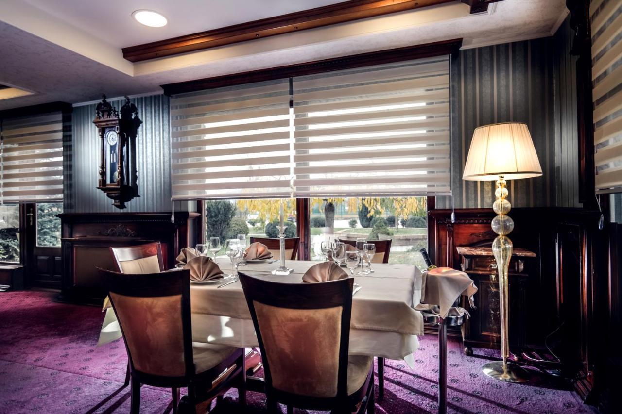 Hotel Dunav Ilok Bagian luar foto